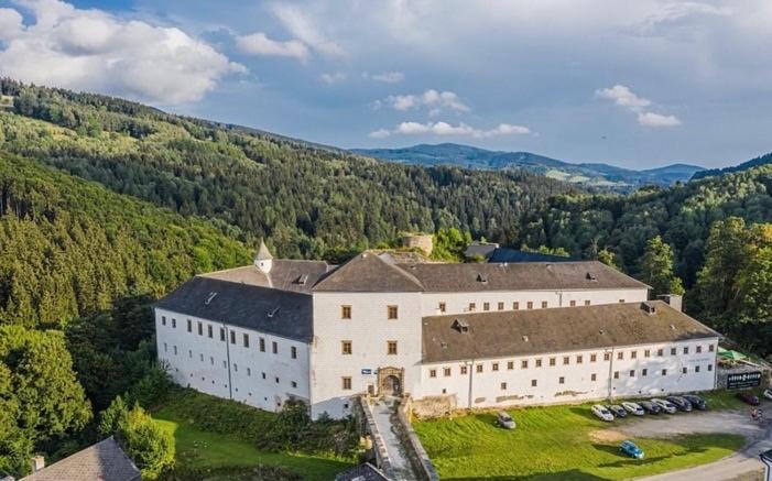 Zamek Kolstejn - Hotel Chateau Goldenstein Branná Εξωτερικό φωτογραφία