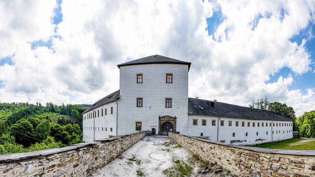 Zamek Kolstejn - Hotel Chateau Goldenstein Branná Εξωτερικό φωτογραφία